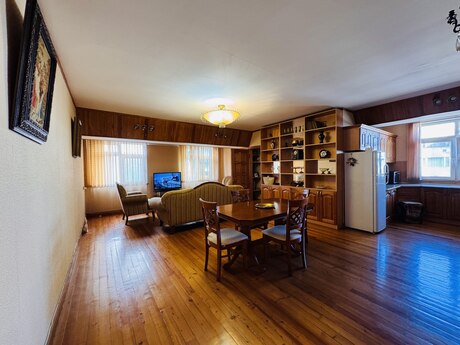 3 otaqlı köhnə tikili - 28 May m. - 70 m²