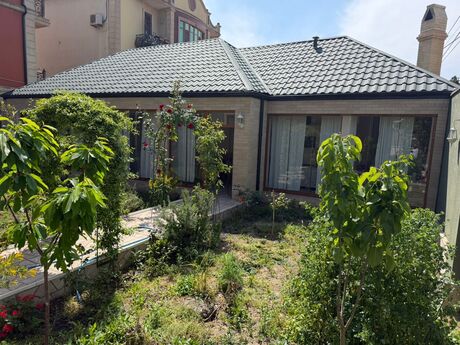 6 otaqlı həyət evi/bağ evi - Bakıxanov q. - 450 m²
