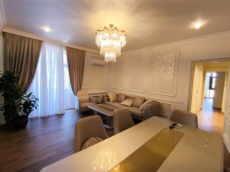 Elan №6188133 - Bakı, Şah İsmayıl Xətai m., 4 otaqlı, 170 m², 10/16 mərtəbə