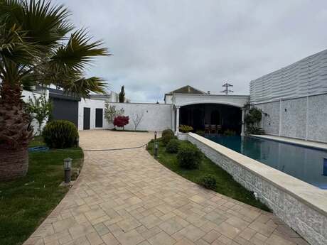 4 otaqlı həyət evi/bağ evi - Şüvəlan q. - 180 m²