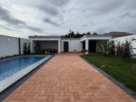 4 otaqlı həyət evi/bağ evi - Mərdəkan q. - 180 m²