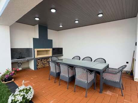 4 otaqlı həyət evi/bağ evi - Mərdəkan q. - 180 m²
