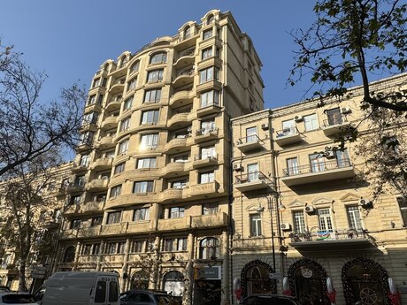 3-комнатная квартира, 160 м², Sahil: 725 000 ₼ 2