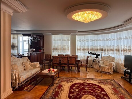 Elan №6189476 - Bakı, Elmlər Akademiyası m., 3 otaqlı, 175 m², 16/18 mərtəbə