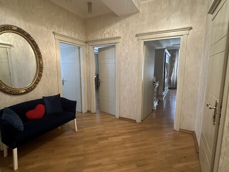 3 otaqlı yeni tikili - 8 Noyabr m. - 117 m²