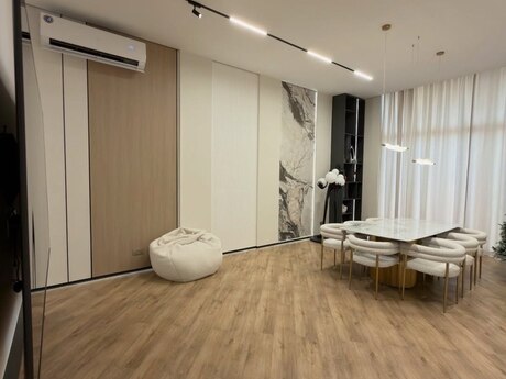 5 otaqlı həyət evi/bağ evi - Mərdəkan q. - 400 m²