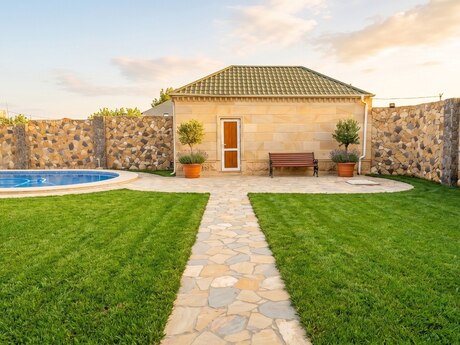 6 otaqlı həyət evi/bağ evi - Bilgəh q. - 300 m²