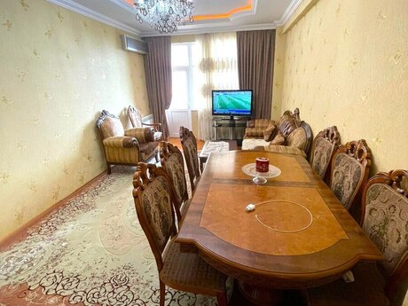 м. Нефтчиляр