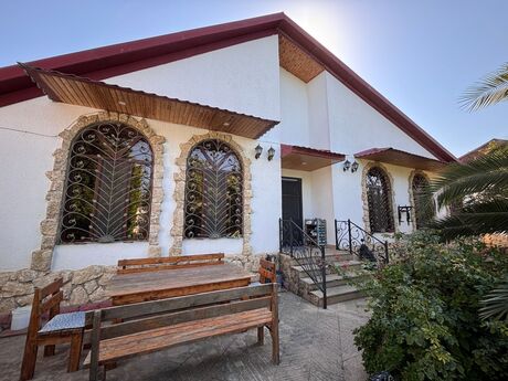 5 otaqlı həyət evi/bağ evi - Şüvəlan q. - 250 m²