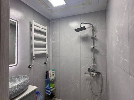 3 otaqlı köhnə tikili - Azadlıq Prospekti m. - 88 m²