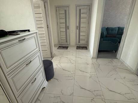 3 otaqlı köhnə tikili - Azadlıq Prospekti m. - 88 m²