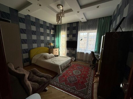 4-комн. новостройка - м. Элмляр Академиясы - 160 м²