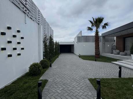 5 otaqlı həyət evi/bağ evi - Mərdəkan q. - 240 m²