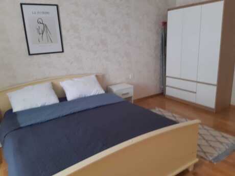 3-room apartment for rent, 150 m², Nizami: 1 250 ₼/mo 4