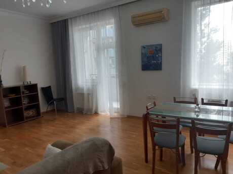 3-room apartment for rent, 150 m², Nizami: 1 250 ₼/mo 5