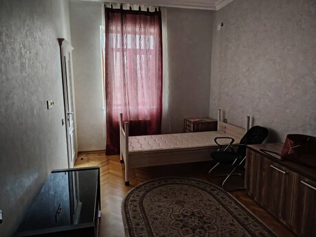 3 otaqlı köhnə tikili - Elmlər Akademiyası m. - 120 m²