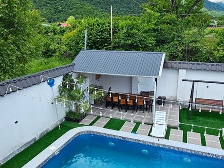 4 otaqlı həyət evi/bağ evi - Qəbələ - 200 m²