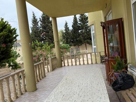 5 otaqlı həyət evi/bağ evi - Novxanı q. - 400 m²