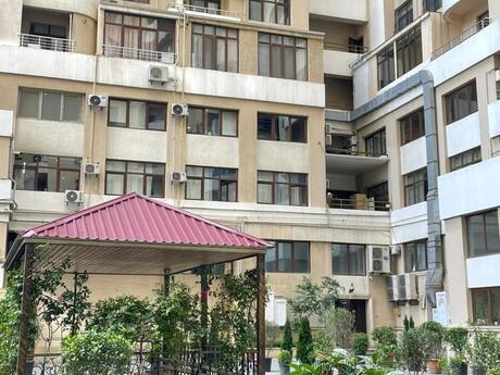 4 otaqlı mənzil, 221 m², Elmlər Akademiyası: 528 000 ₼ 2