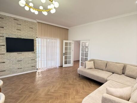 5 otaqlı həyət evi/bağ evi - Mərdəkan q. - 225 m²
