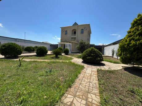 8 otaqlı həyət evi/bağ evi - Şüvəlan q. - 750 m²