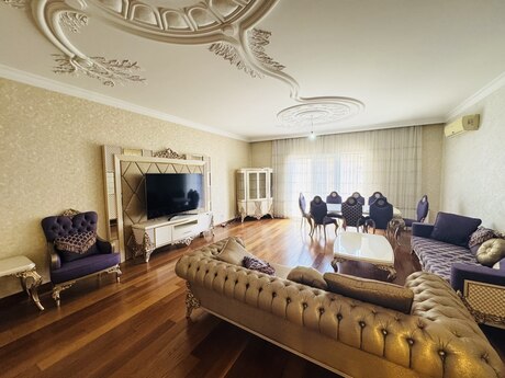 4 otaqlı mənzil, 250 m², 28 May: 820 000 ₼ 2