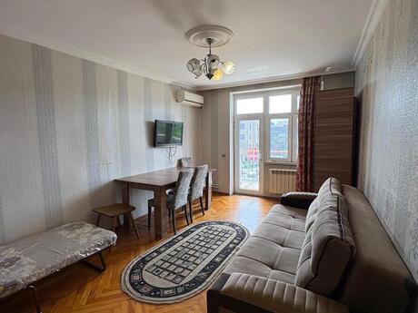 Elan №6194586 - Bakı, İnşaatçılar m., 2 otaqlı, 70 m², 3/5 mərtəbə