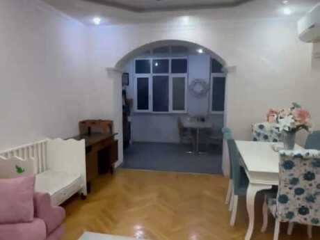 3 otaqlı köhnə tikili - Şah İsmayıl Xətai m. - 70 m²