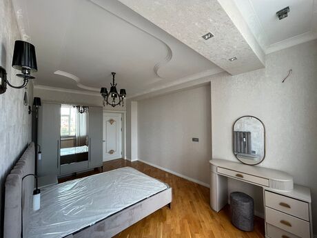 3-room apartment for rent, 130 m², Badamdar: 1 400 ₼/mo 3