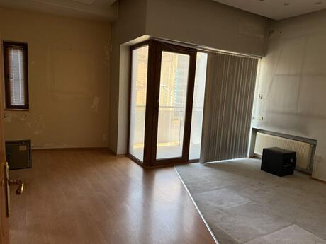 15 otaqlı həyət evi, 980 m², Gənclik: 3 000 000 ₼ 3