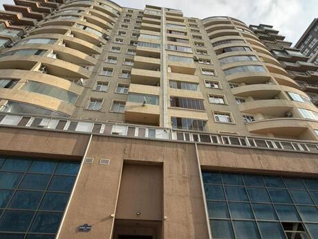 Elan №6195033 - Bakı, Şah İsmayıl Xətai m., 3 otaqlı, 130 m², 15/16 mərtəbə