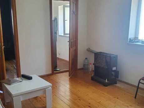 2 otaqlı həyət evi/bağ evi - Saray q. - 40 m²