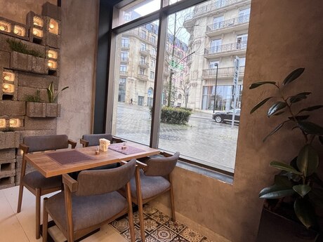 Obyekt - Şah İsmayıl Xətai m. - 130 m²