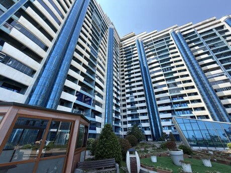 3-комн. новостройка - м. Шах Исмаил Хатаи - 180 м²