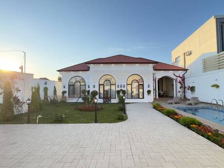 4 otaqlı həyət evi/bağ evi - Şüvəlan q. - 190 m²