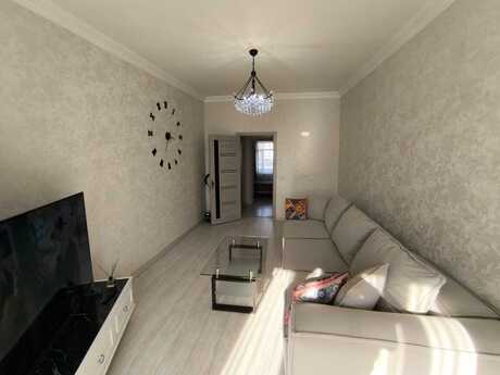 2 otaqlı köhnə tikili - 8 Noyabr m. - 55 m²
