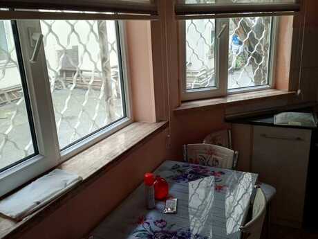 м. Низами