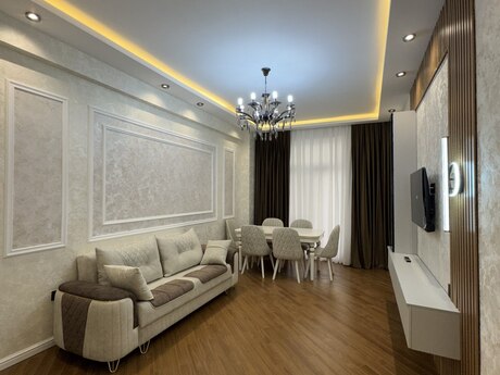 8 Noyabr m.