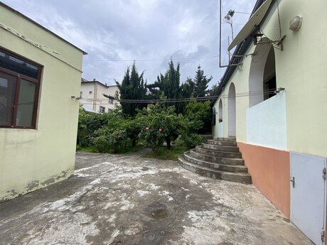 6 otaqlı həyət evi, 250 m², Azadlıq Prospekti: 520 000 ₼ 2