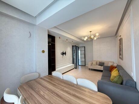 4 otaqlı yeni tikili - Şah İsmayıl Xətai m. - 130 m²