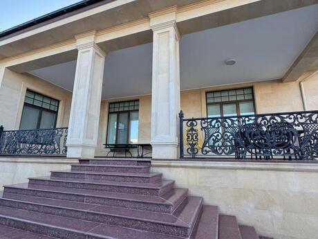 7 otaqlı həyət evi/bağ evi - Şüvəlan q. - 1050 m²