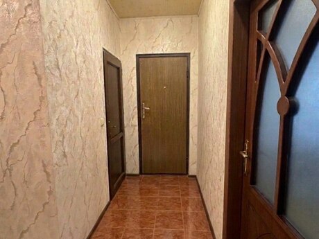 3 otaqlı köhnə tikili - 7-ci mikrorayon q. - 75 m²