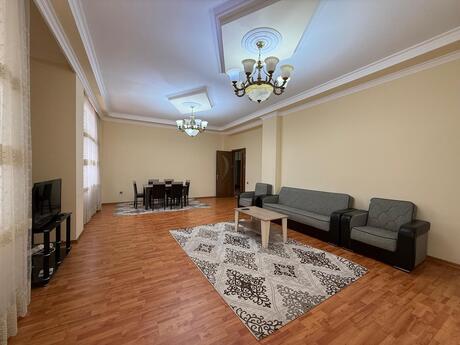 4 otaqlı ofis - Nizami m. - 220 m²