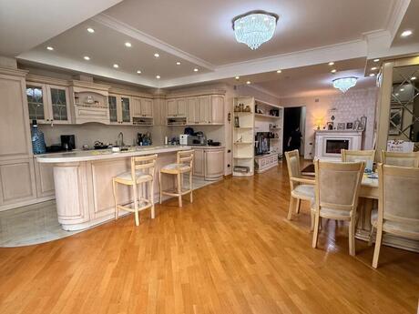 4-комнатная квартира, 165 м², 28 May: 555 000 ₼ 3