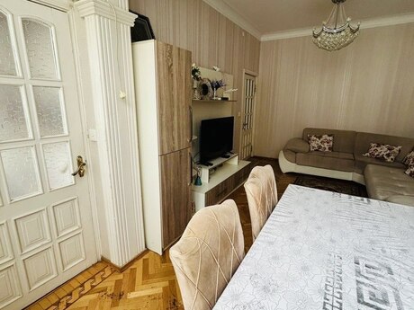 3 otaqlı köhnə tikili - Memar Əcəmi m. - 62 m²