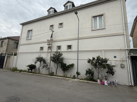 8 otaqlı həyət evi/bağ evi - Bakıxanov q. - 280 m²