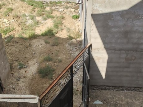 5 otaqlı həyət evi/bağ evi - Binəqədi q. - 130 m²