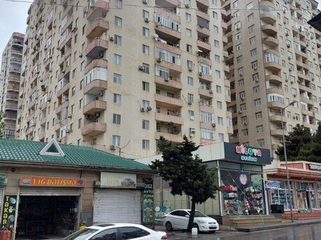 м. Ази Асланов