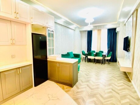 3-room apartment for rent, 110 m², Nəriman Nərimanov: 1 300 ₼/mo 5