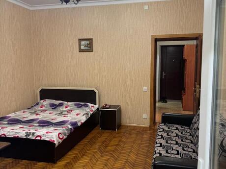 Elan №6199884 - Bakı, Sahil m., 1 otaqlı, 40 m², 3/3 mərtəbə